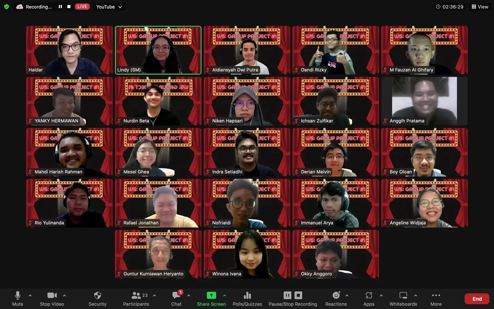 Peserta dari beragam latar belakang di kelas Group Project RevoU