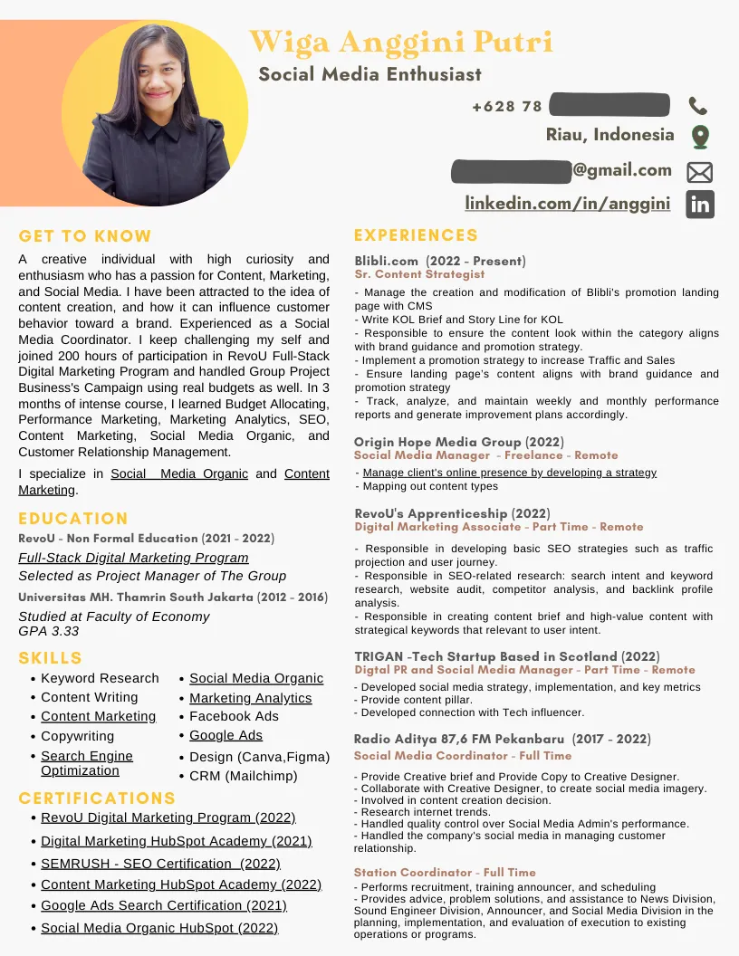contoh cv social media specialist